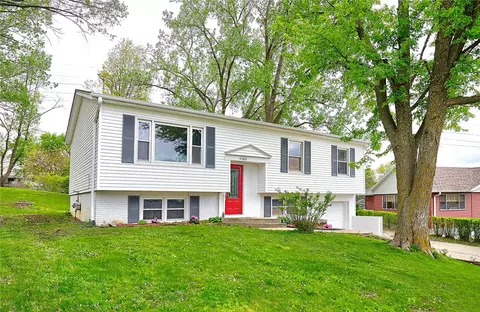 4380 Oxford Dr, Norwalk, IA 50211
