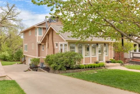 4819 Harwood Dr, Des Moines, IA 50312