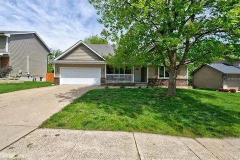 7417 Plum Dr, Urbandale, IA 50322