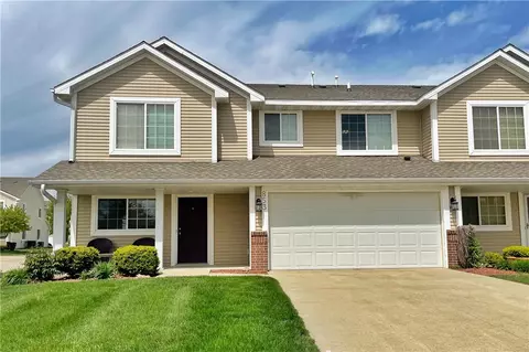 853 SE Lakeview Ln, Waukee, IA 50263