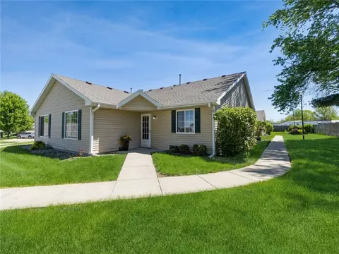 1104 N 6th St #1, Indianola, IA 50125