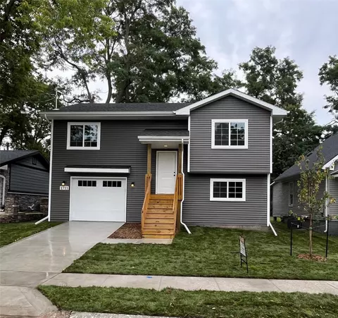 1711 E 21 St, Des Moines, IA 50317