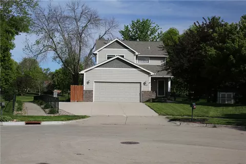 5965 Ashland Pl, Johnston, IA 50131