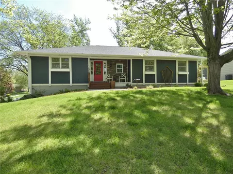 1432 W 2nd St, Pella, IA 50219