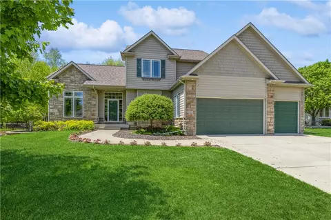 6516 Fullerton Ct, Johnston, IA 50131