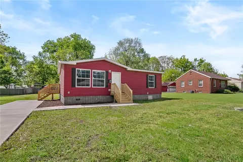 1708 E 29th St, Des Moines, IA 50317