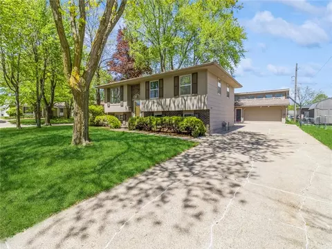 702 NE 8th St, Ankeny, IA 50021