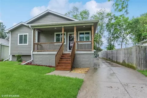2349 E 37th Ct, Des Moines, IA 50317