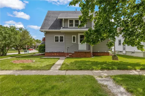 1523 Estella St, Perry, IA 50220