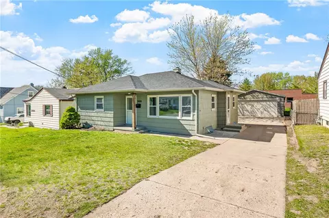 3408 E Washington Ave, Des Moines, IA 50317