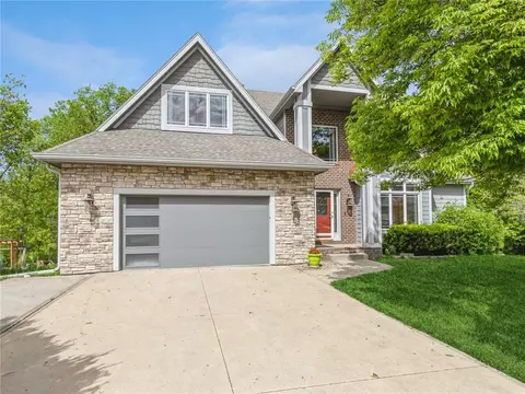 4842 65th St, Urbandale, IA 50322