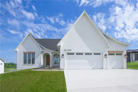 1112 Clearview Cir, Pella, IA 50219