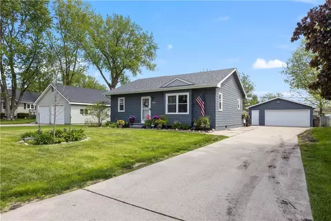 401 Lincoln St SE, Bondurant, IA 50035