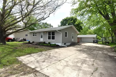 220 S Ave, Nevada, IA 50201