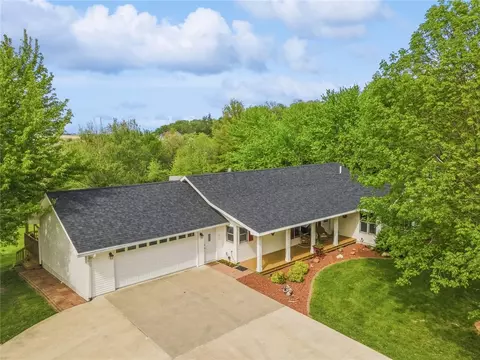 207 E 1st St, Ackworth, IA 50001