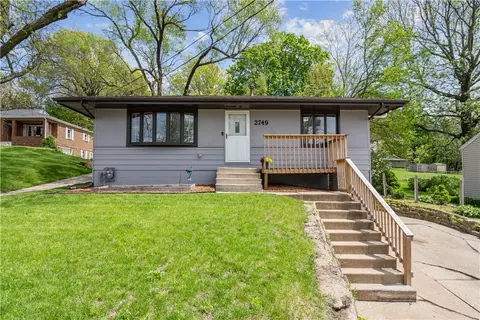 2749 Hubbell Ave, Des Moines, IA 50317