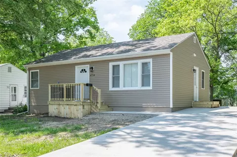 6714 SW 14th St, Des Moines, IA 50315