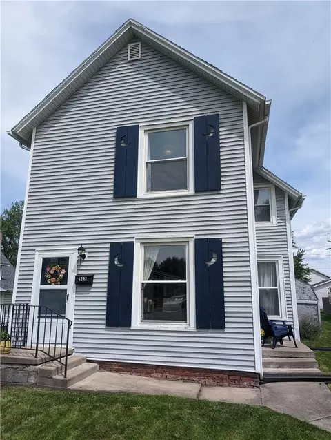 513 8th St, West Des Moines, IA 50265