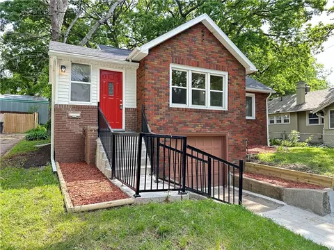 2718 Moyer St, Des Moines, IA 50310