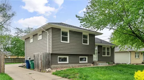 4200 69th St, Urbandale, IA 50322