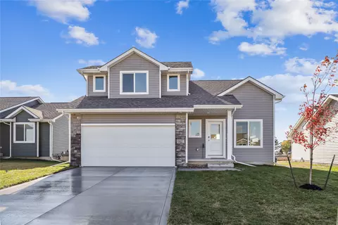 312 Fireside Dr NW, Bondurant, IA 50035