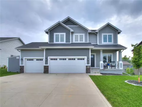941 Breakwater Pl, Polk City, IA 50226