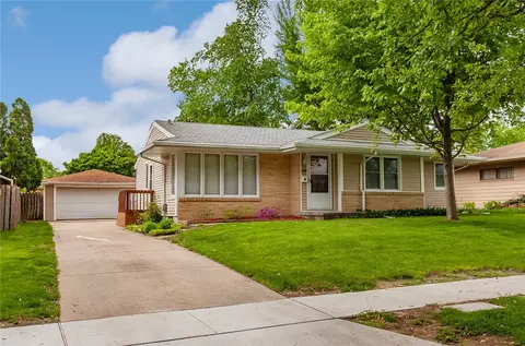 3506 Crestmoor Pl, Des Moines, IA 50310