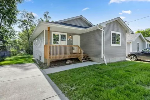 3423 Wright St, Des Moines, IA 50316