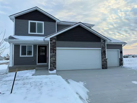 1621 NW Benjamin Dr, Ankeny, IA 50023