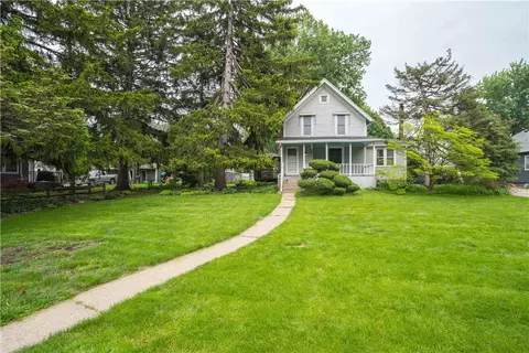 2921 56th St, Des Moines, IA 50310