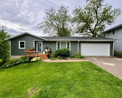 307 N 15th Ave W, Newton, IA 50208