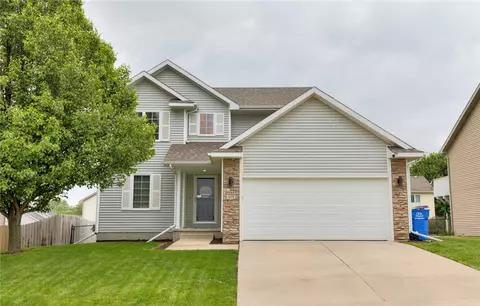 209 N 17th St, Indianola, IA 50125
