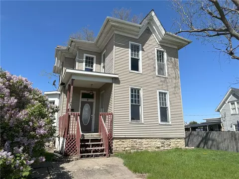 8 N 6th St, Marshalltown, IA 50158