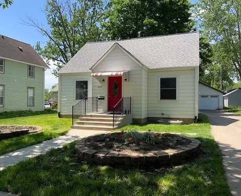 1307 Douglas Ave, Ames, IA 50010