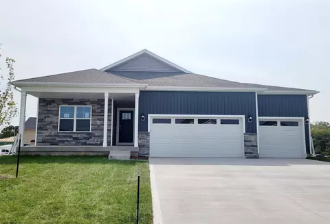 890 Melody Cir, Waukee, IA 50263