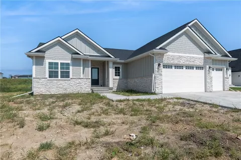 17925 Creekside Dr, Clive, IA 50325