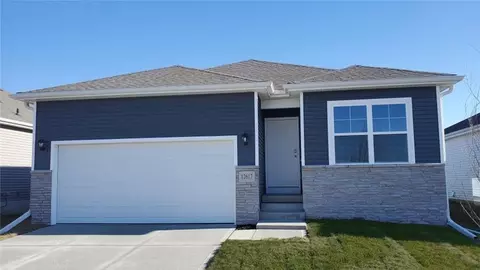 2909 Birchwood Dr, Norwalk, IA 50211