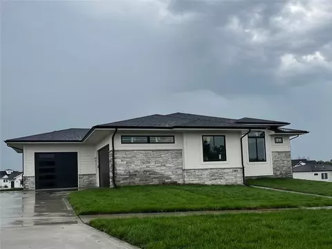 3889 Westgate Pkwy, Clive, IA 50325