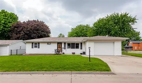 720 N 3rd St, Winterset, IA 50273