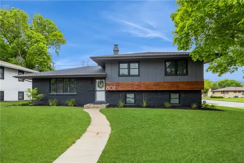 802 SE Sharon Dr, Ankeny, IA 50021