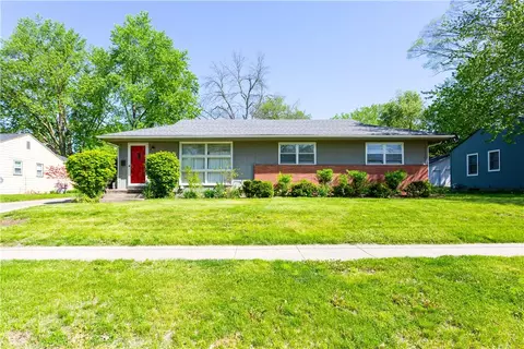 1917 Vine St, West Des Moines, IA 50265