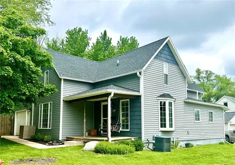 323 W Benton St, Winterset, IA 50273