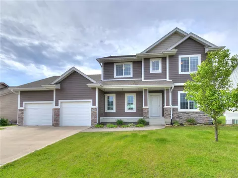 1708 Falcon Dr, Polk City, IA 50226