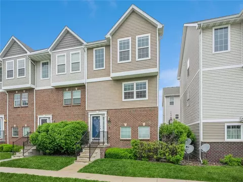 624 Nantucket Pl, Norwalk, IA 50211
