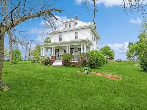6996 F36 Hwy W, Newton, IA 50208