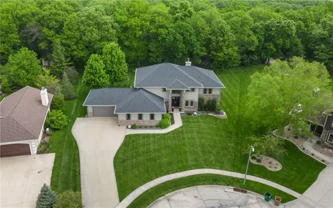 7213 Eagle Crest Dr, Johnston, IA 50131