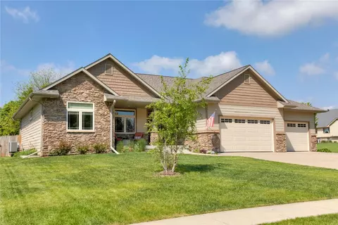 8312 Woodfield Rd, Johnston, IA 50131