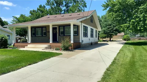 3032 Scott Ave, Des Moines, IA 50317
