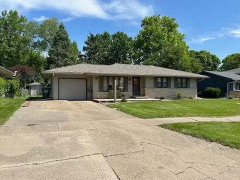 218 SE Uehlamar Dr, Ankeny, IA 50021