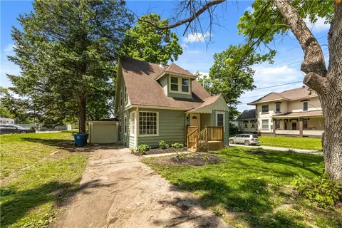 1316 E 9th St, Des Moines, IA 50316